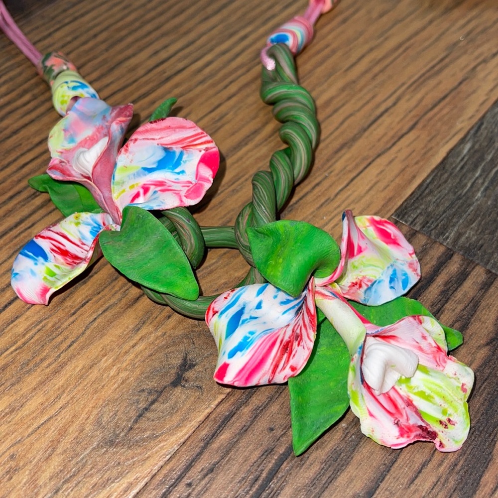 FUN Artsy necklace